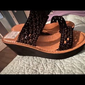 Wedges, black straps